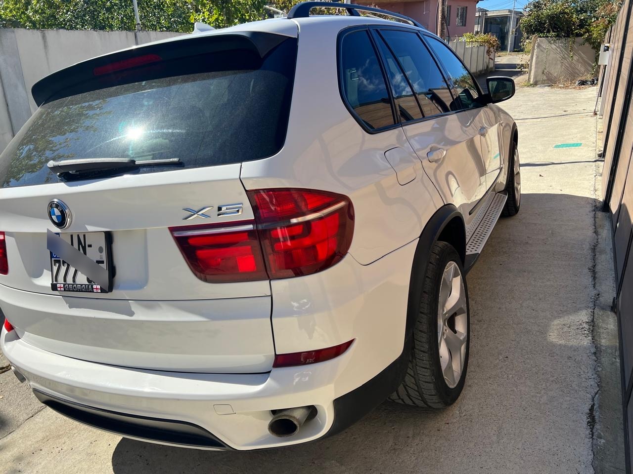 BMW X5 2010 — photo 2