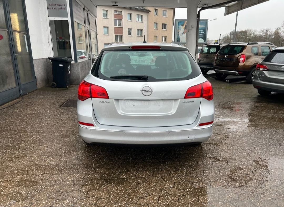 Opel Astra 2014 — photo 2