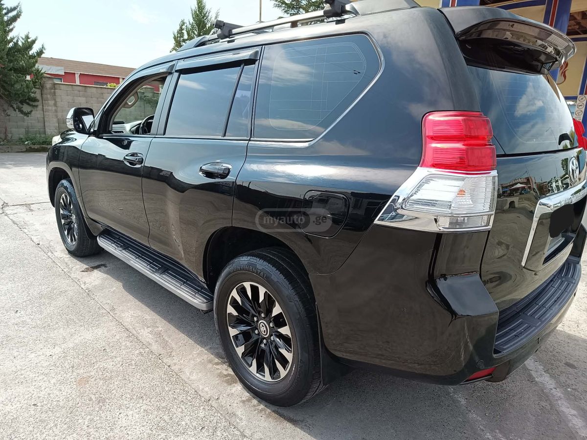 Toyota Land Cruiser Prado 2010 — photo 2