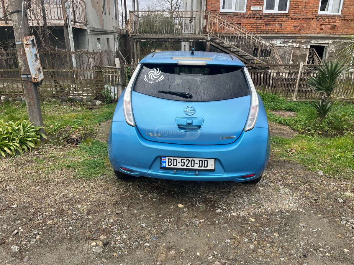 Nissan Leaf 2011 — photo 2