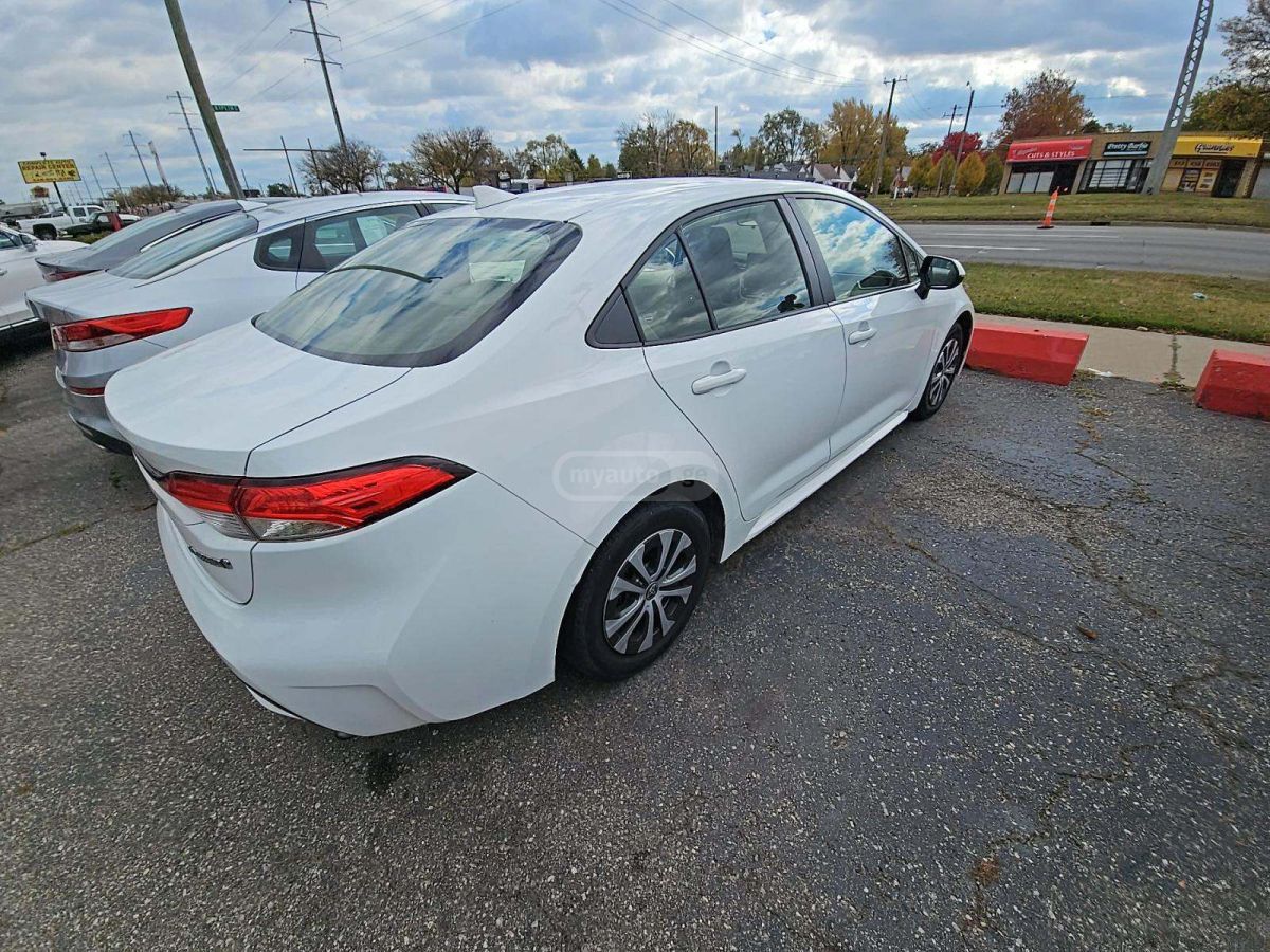Toyota Corolla 2022 — photo 2