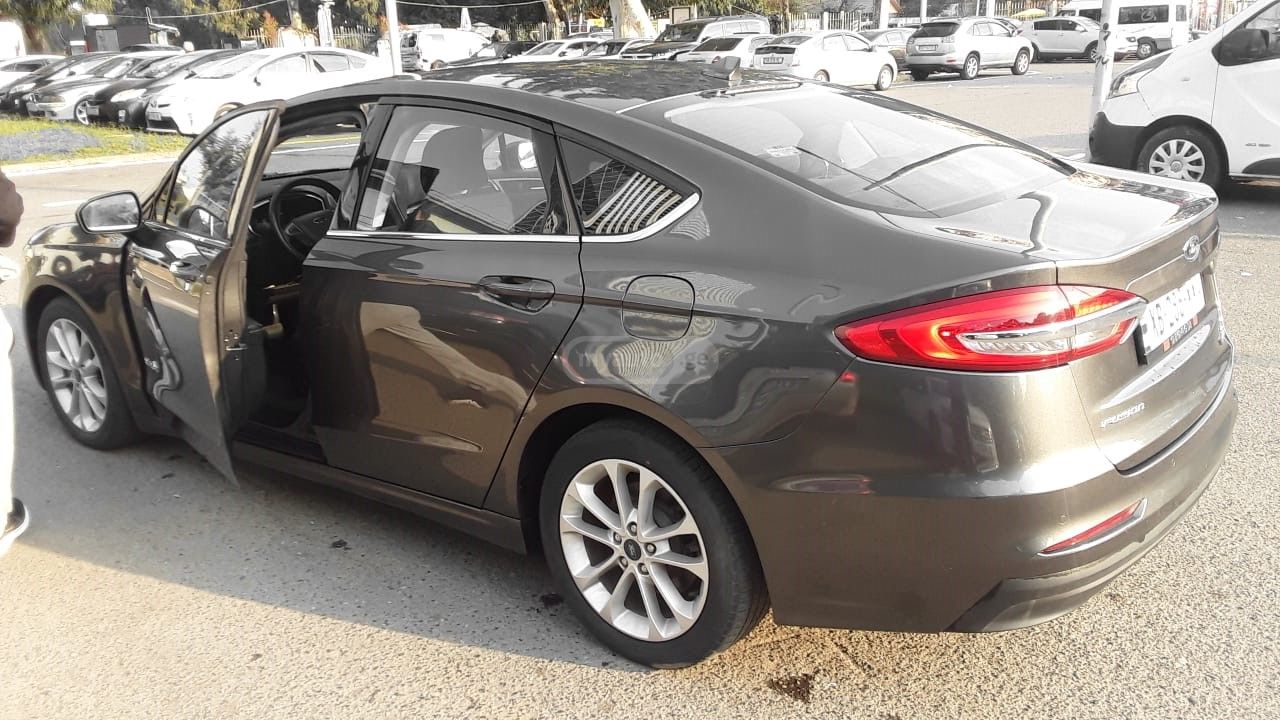 Ford Fusion 2019 — photo 2