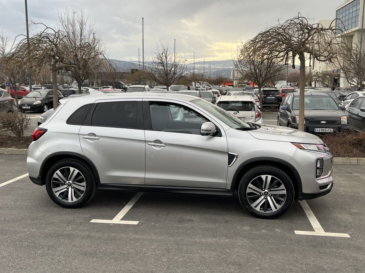 Mitsubishi Outlander Sport 2021 — photo 2