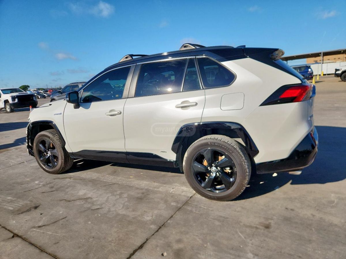 Toyota RAV4 2021 — photo 2