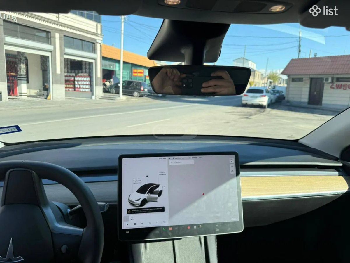 Tesla Model Y 2021 — photo 2