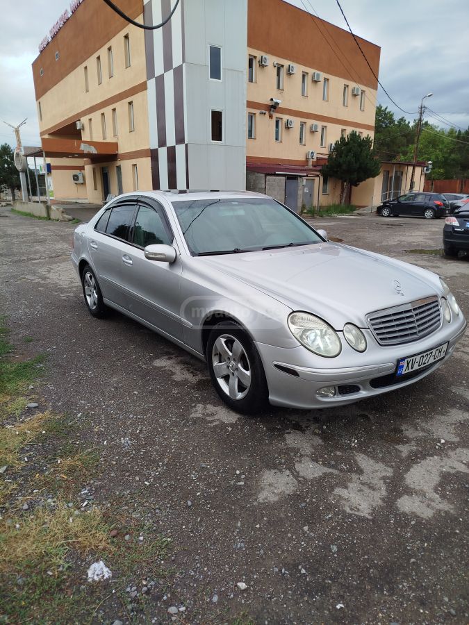 Mercedes-Benz E 320
