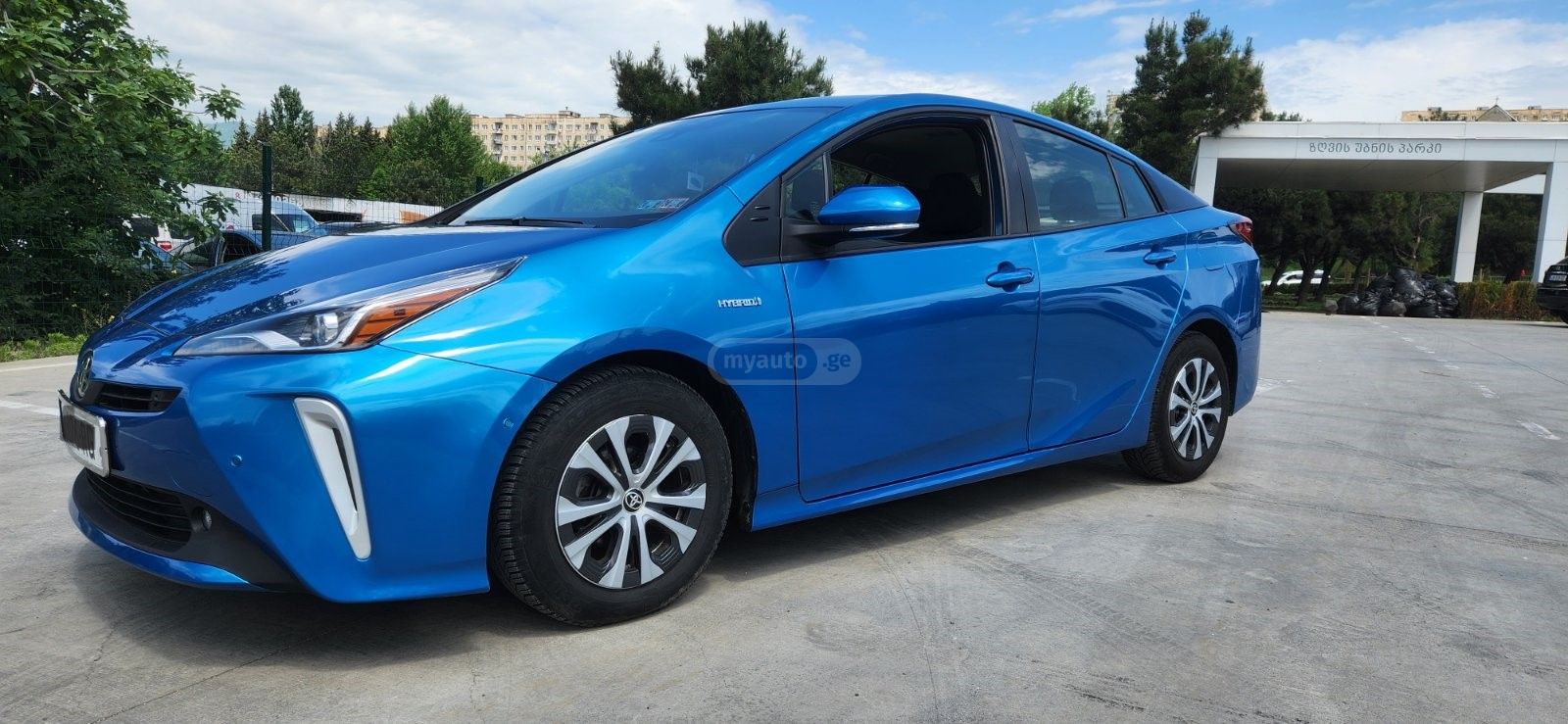 Toyota Prius 2022 — photo 2