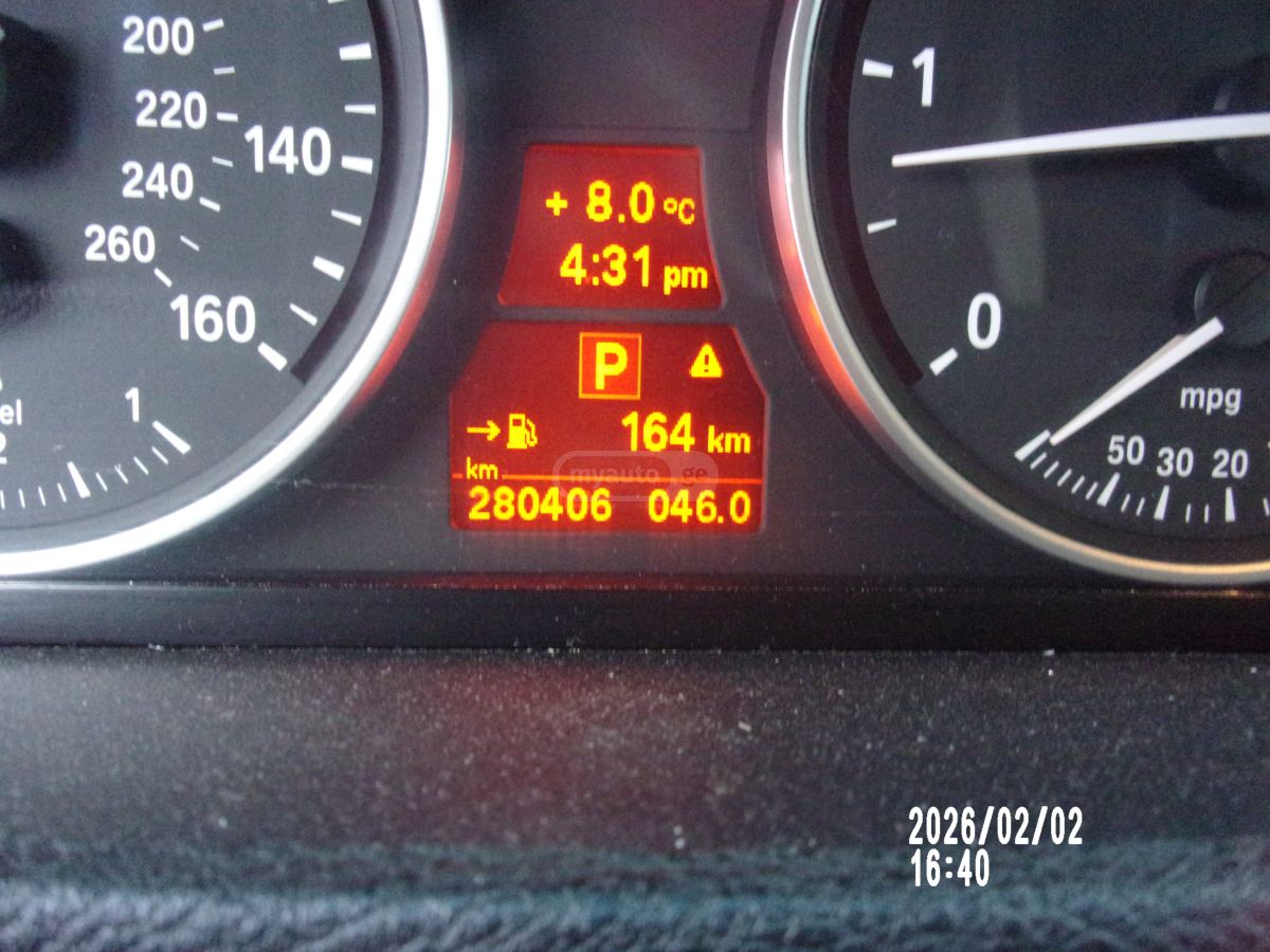 BMW X5 2010 — photo 2