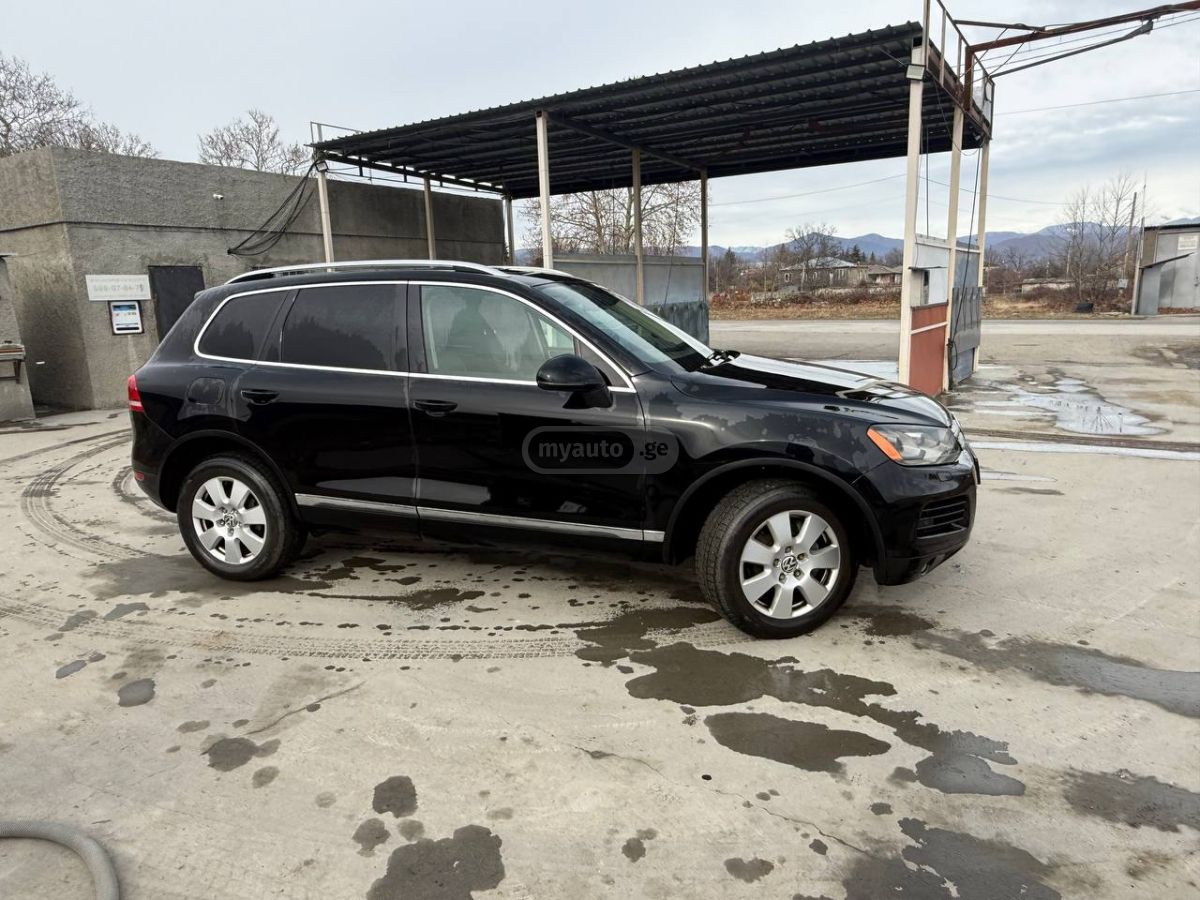 Volkswagen Touareg 2011 — photo 2