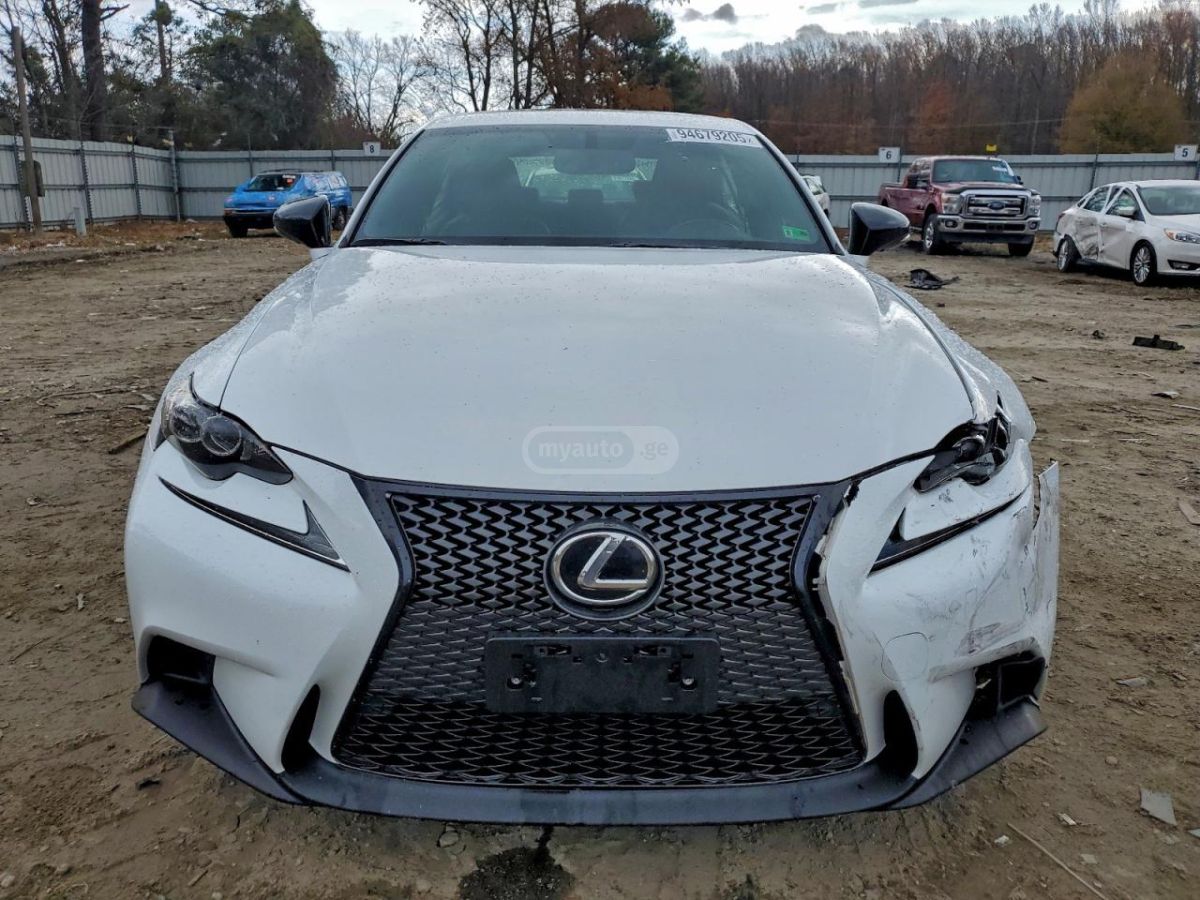 Lexus IS 300 2016 — photo 2