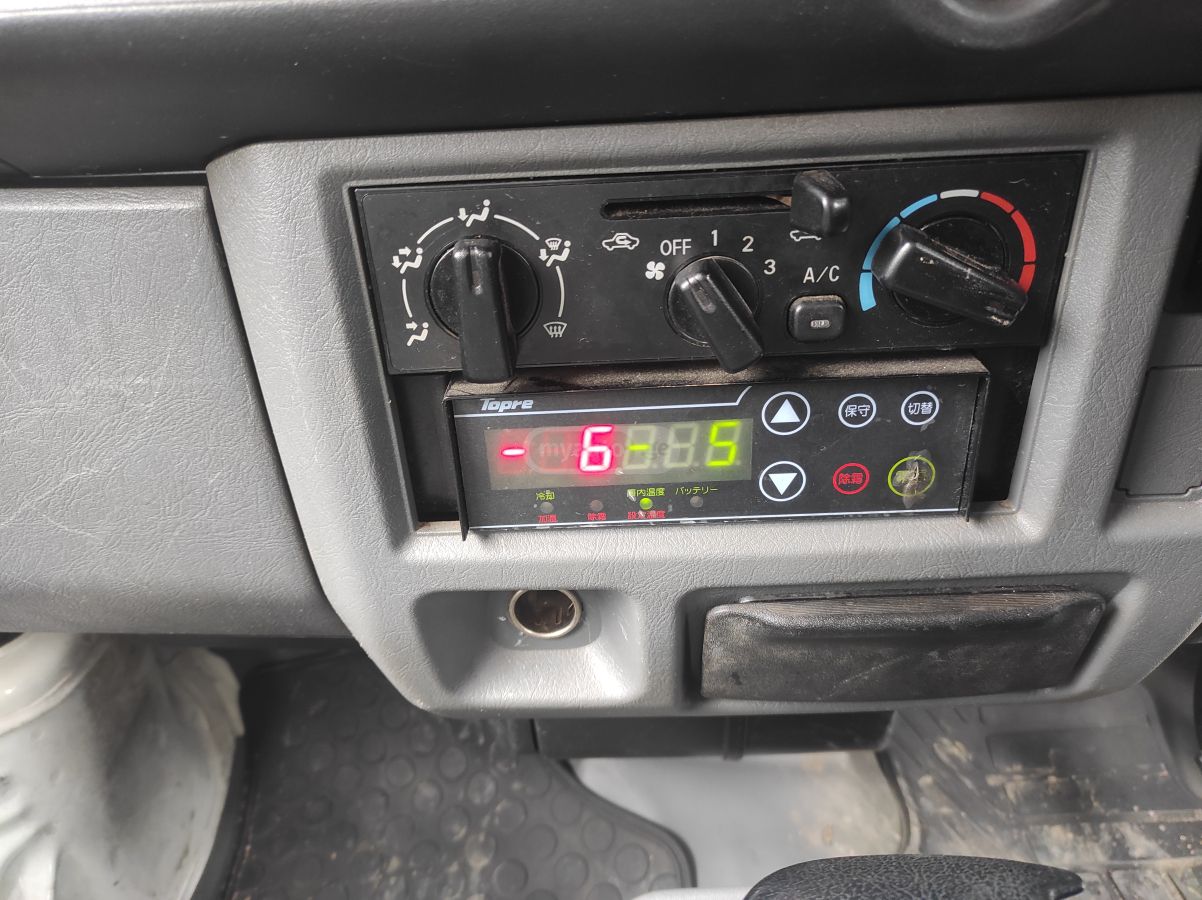 Nissan Clipper Van 2011 — photo 2