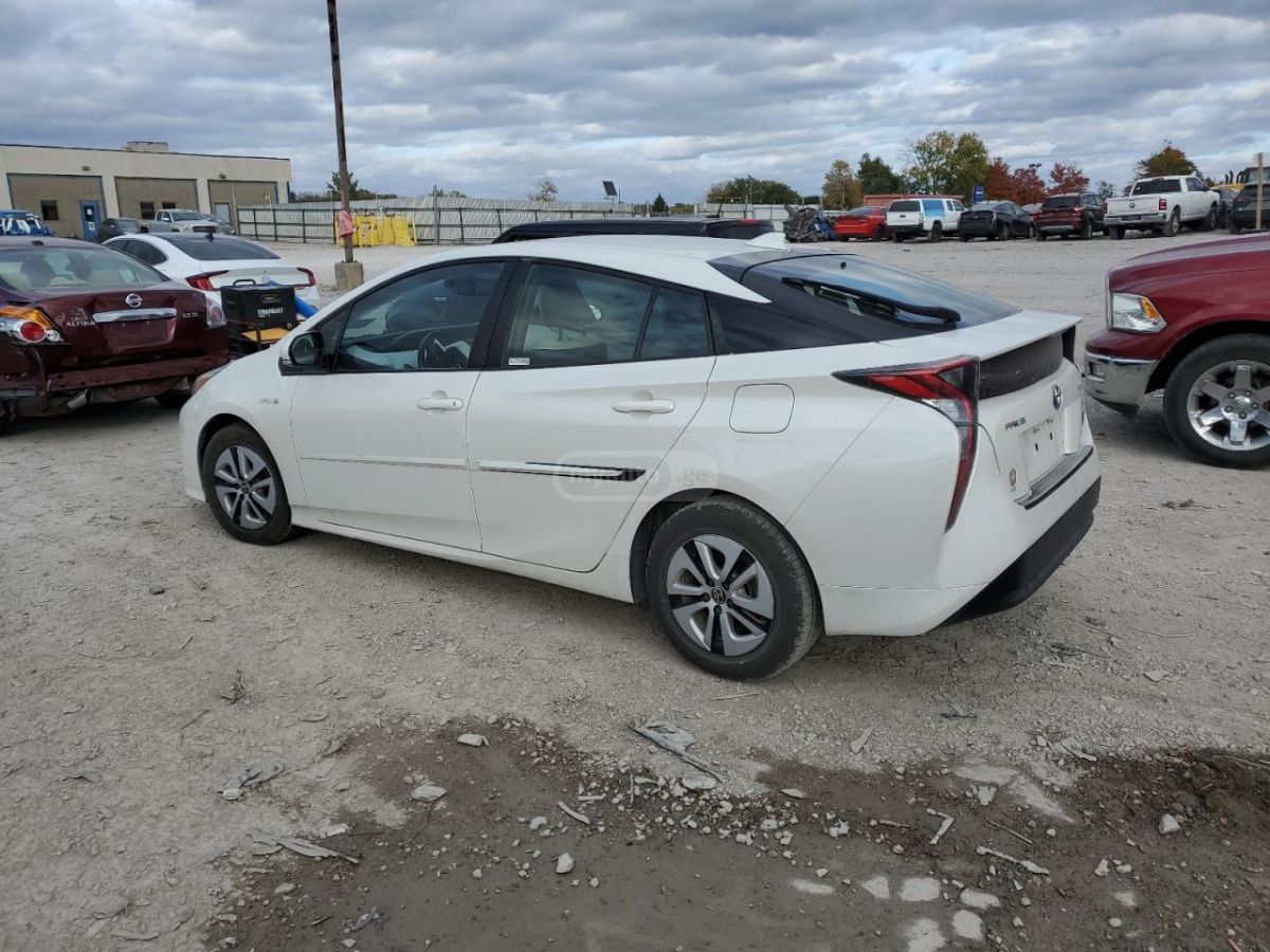 Toyota Prius 2017 — photo 2