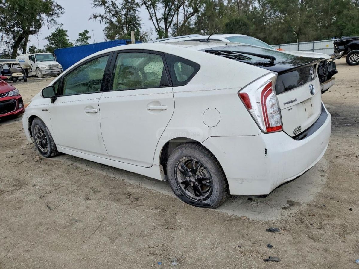 Toyota Prius 2012 — photo 2