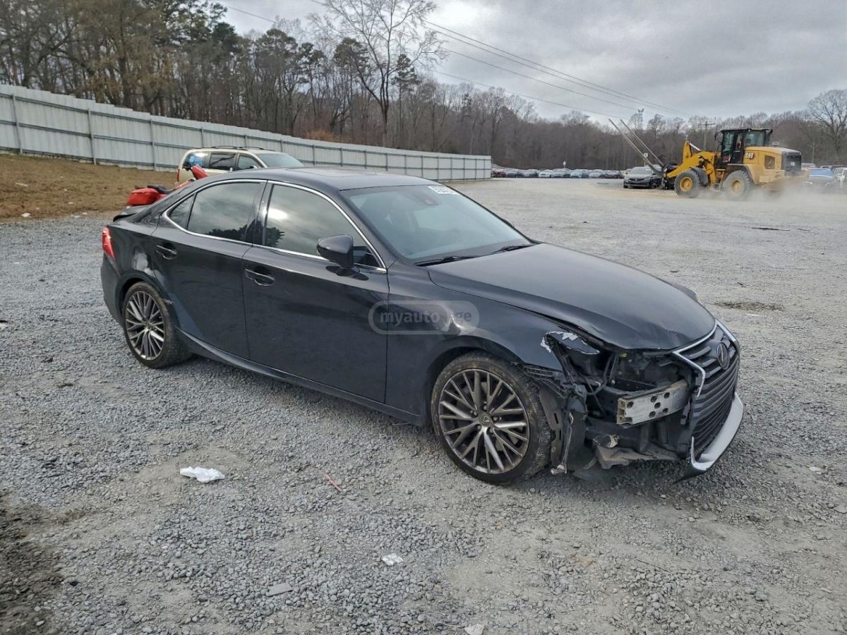 Lexus IS 200 2017 — photo 2
