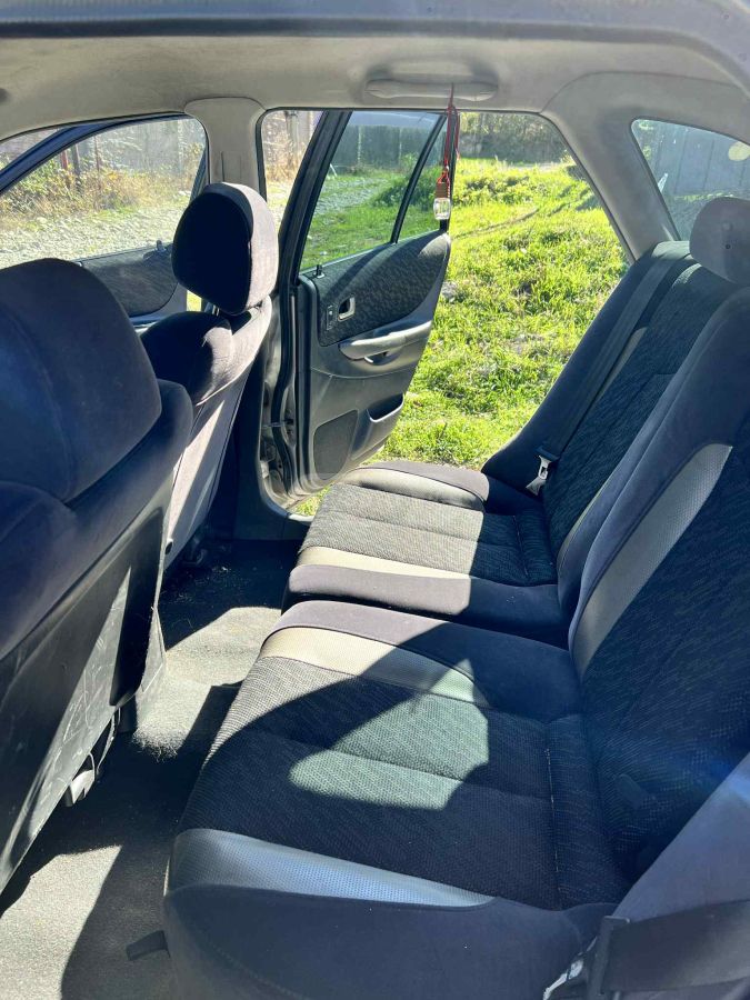 Mazda Familia Wagon 2000 — photo 2