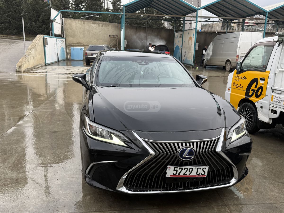 Lexus ES 300 2020 — photo 2