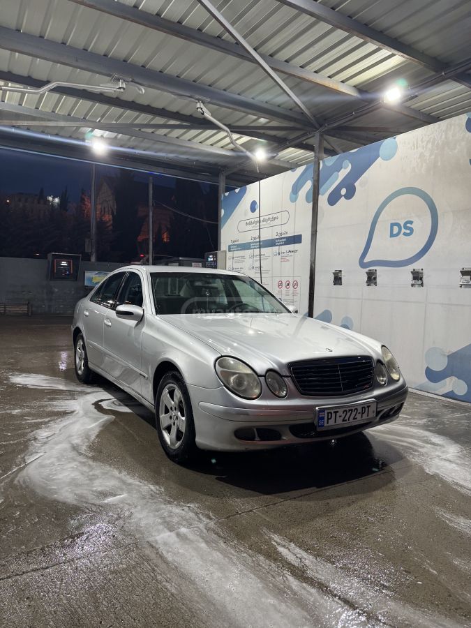 Mercedes-Benz E 220 2003 — photo 2