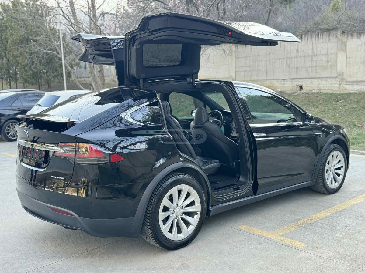 Tesla Model X 2020 — photo 2