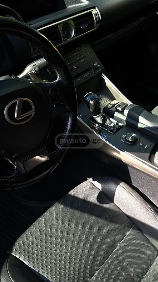 Lexus IS 350 2016 — photo 2