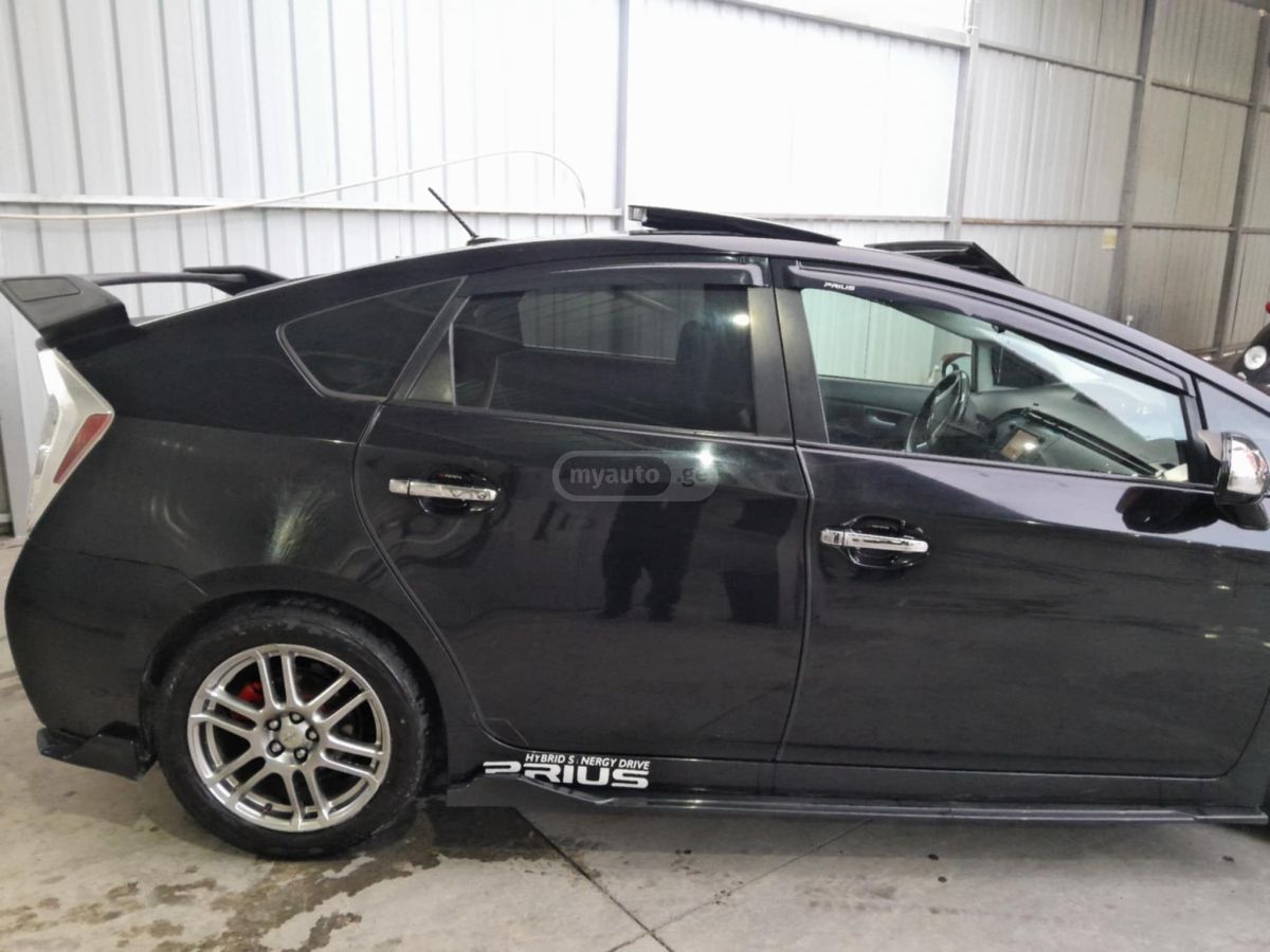 Toyota Prius 2010 — photo 2