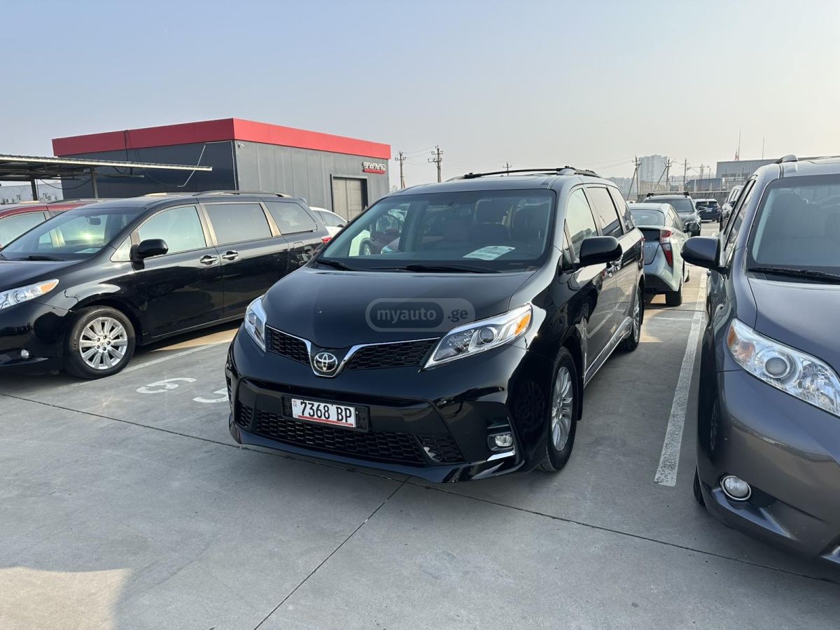 Toyota Sienna 2015 — photo 2
