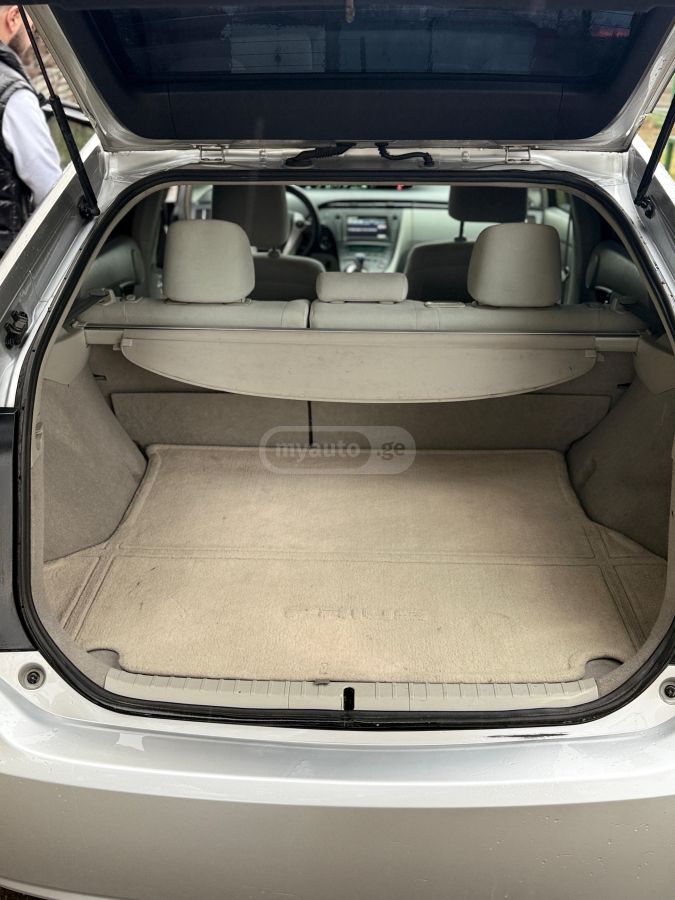 Toyota Prius 2010 — photo 2