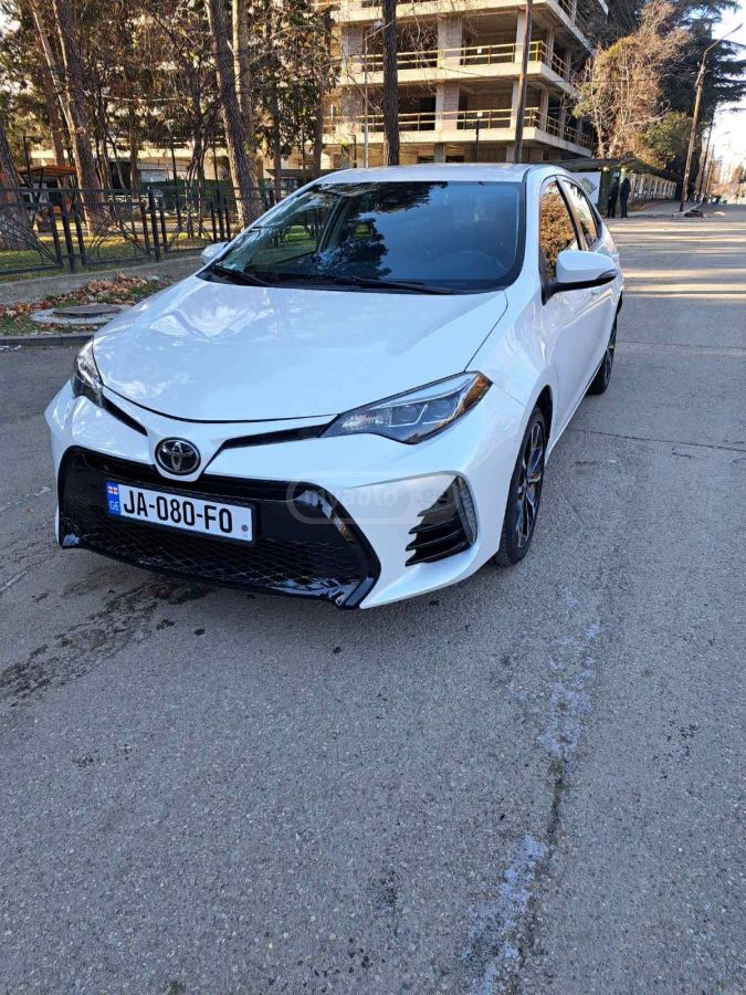Toyota Corolla 2017 — photo 2