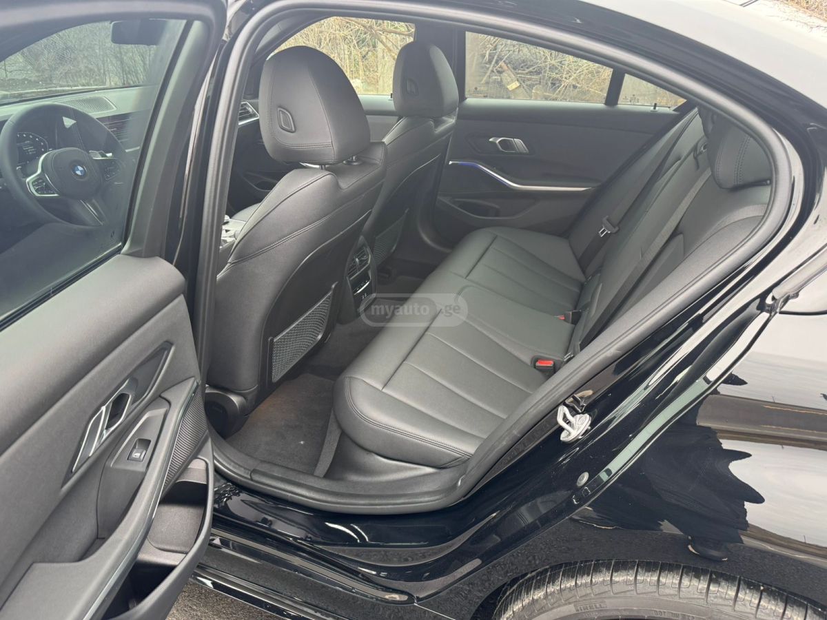 BMW 330 2021 — photo 2
