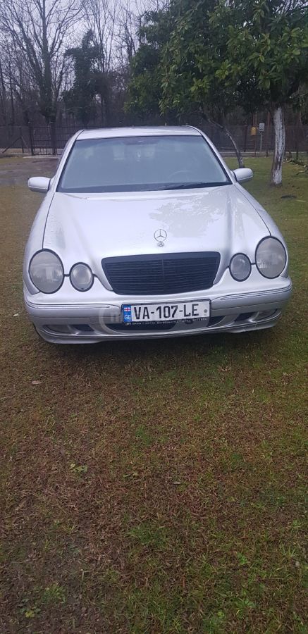 Mercedes-Benz E 220