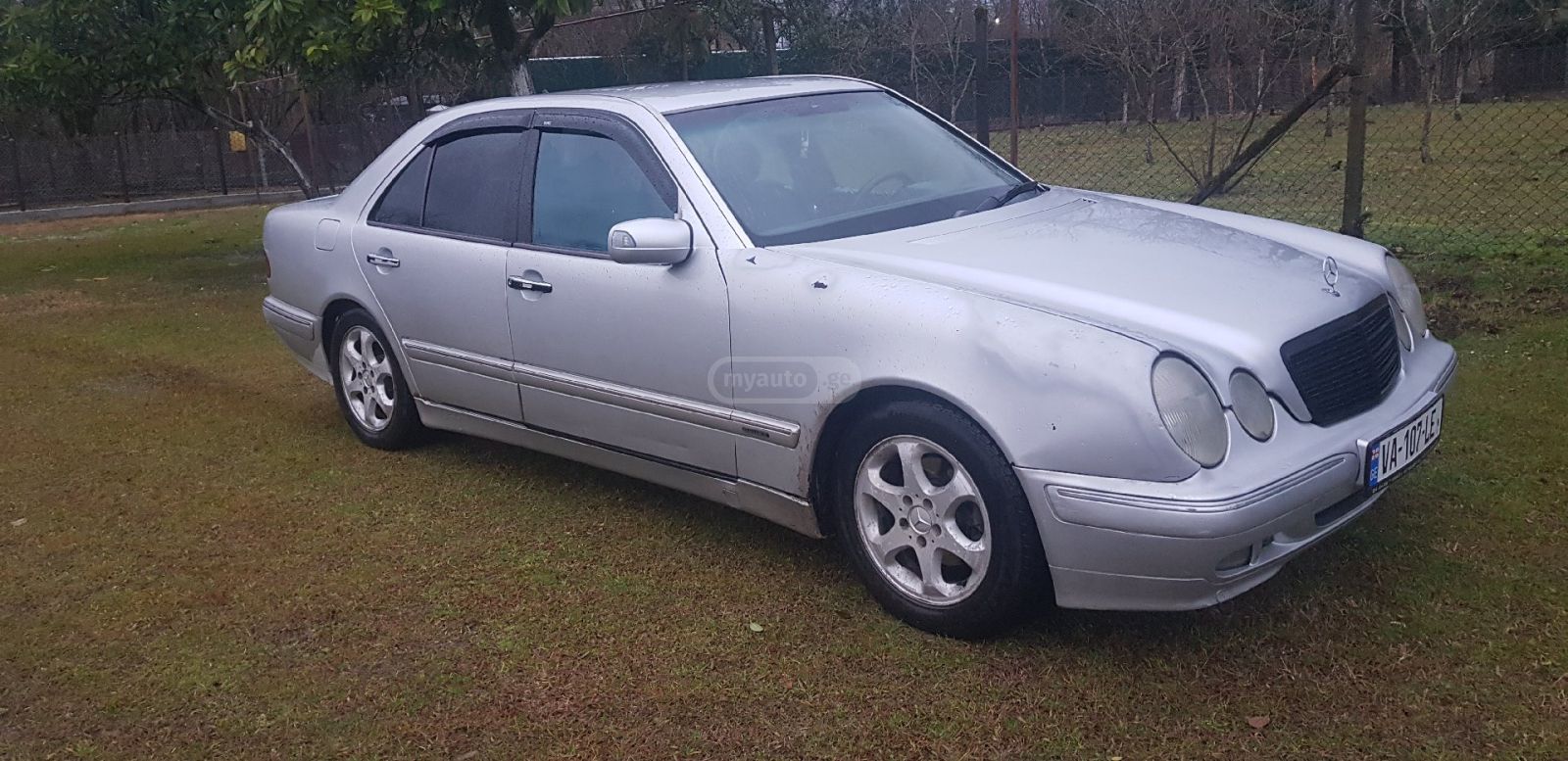 Mercedes-Benz E 220 2000 — photo 2