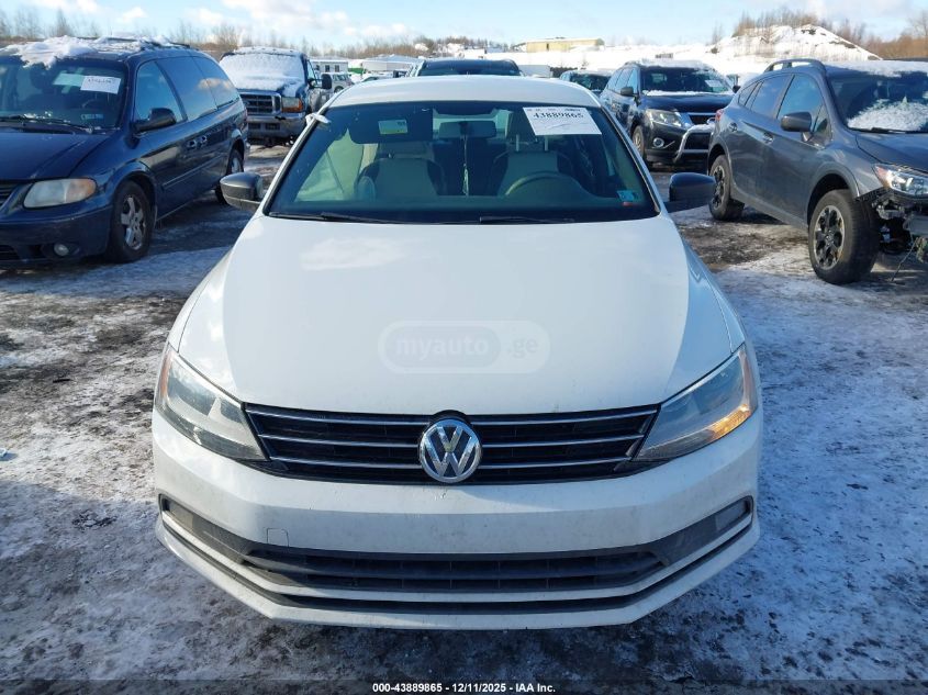 Volkswagen Jetta 2016 — photo 2