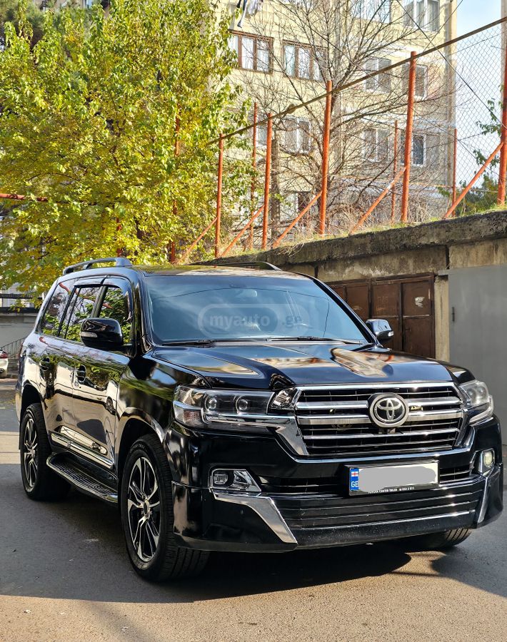 Toyota Land Cruiser 2011 — photo 2