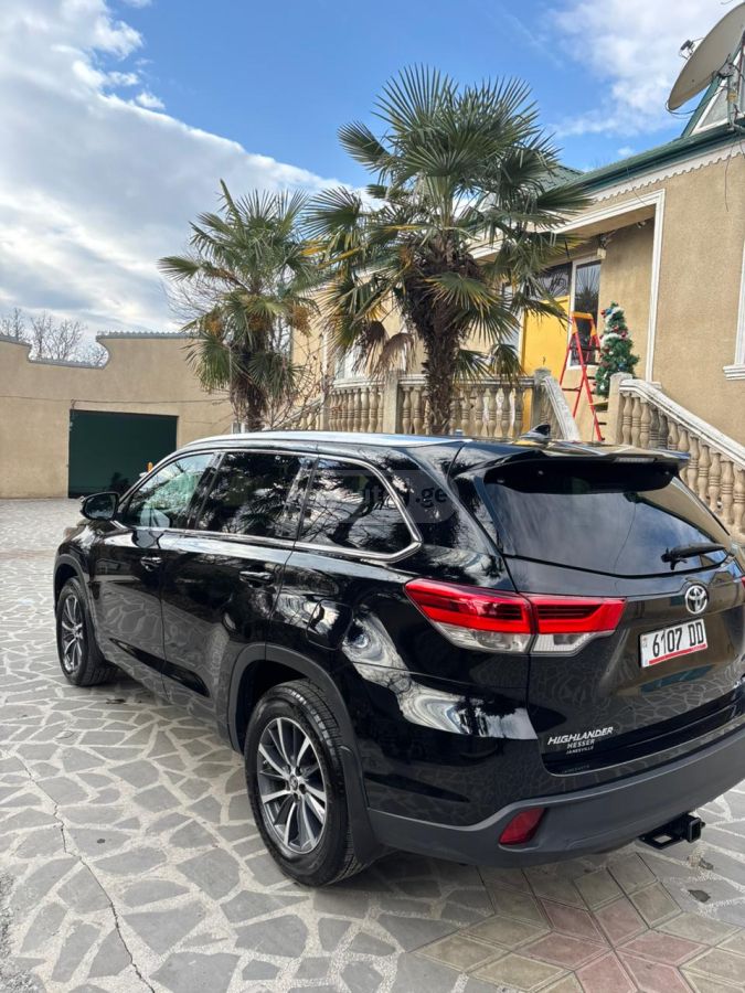 Toyota Highlander 2017 — photo 2