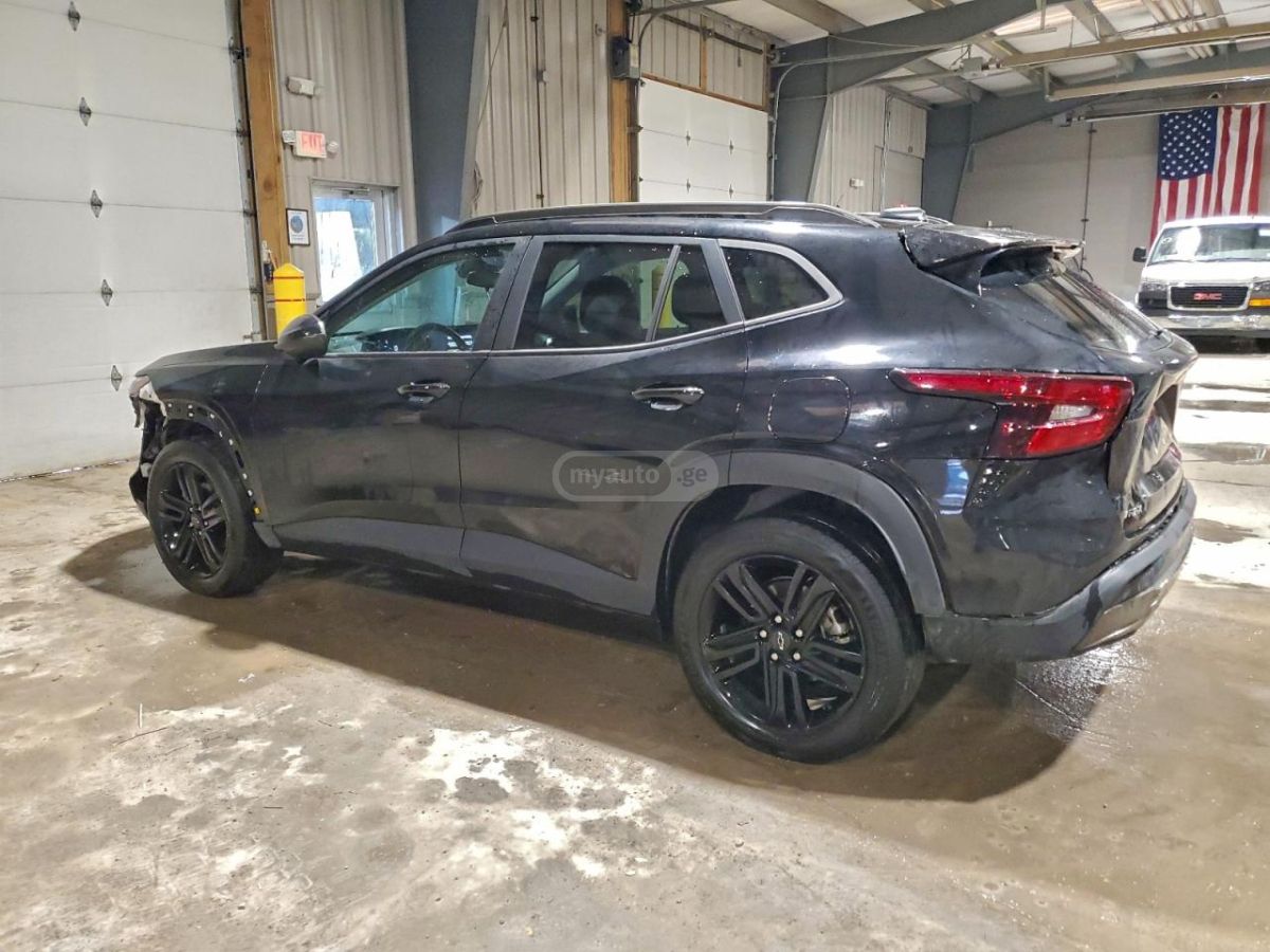 Chevrolet Trax 2023 — photo 2
