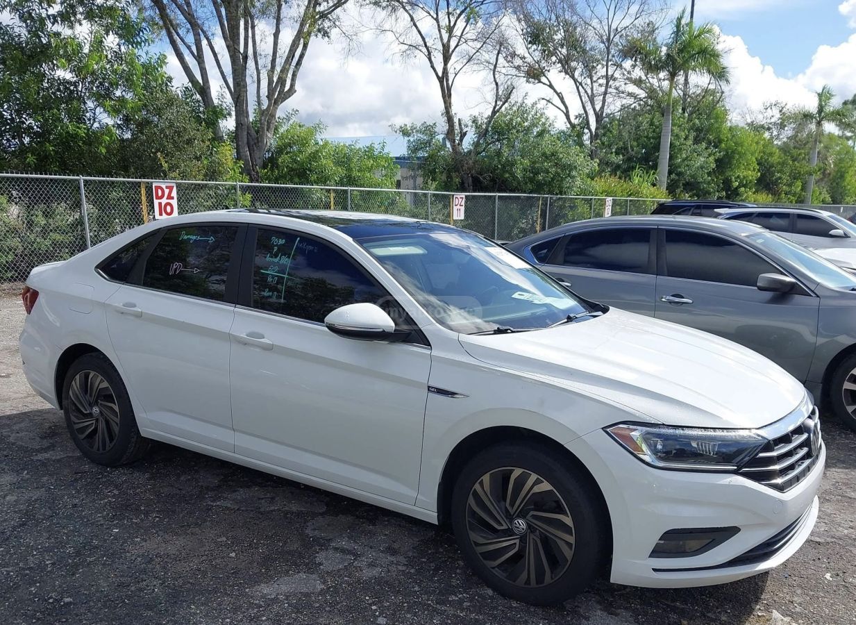 Volkswagen Jetta 2019 — photo 2
