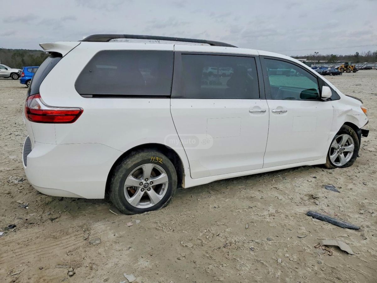 Toyota Sienna 2020 — photo 2