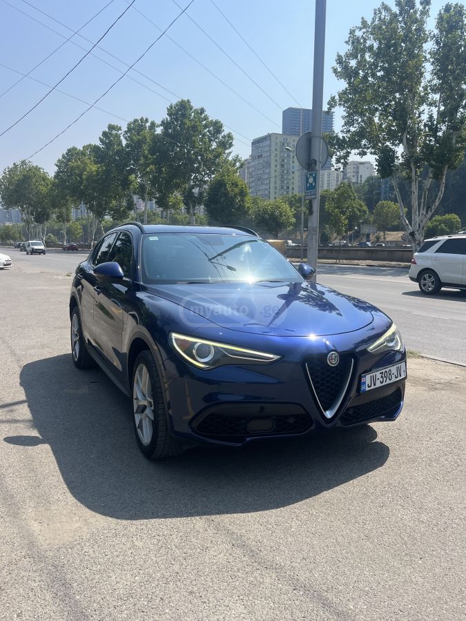 Alfa Romeo Stelvio 2018 — photo 2
