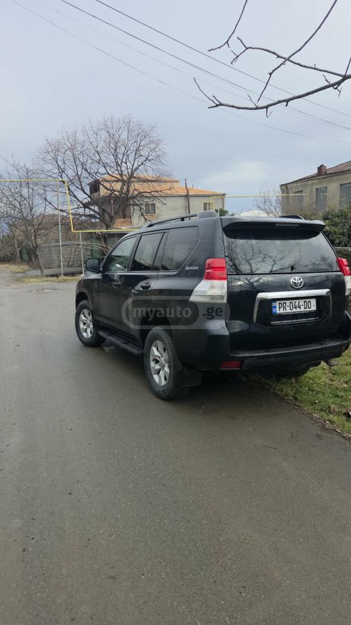 Toyota Land Cruiser Prado 2012 — photo 2