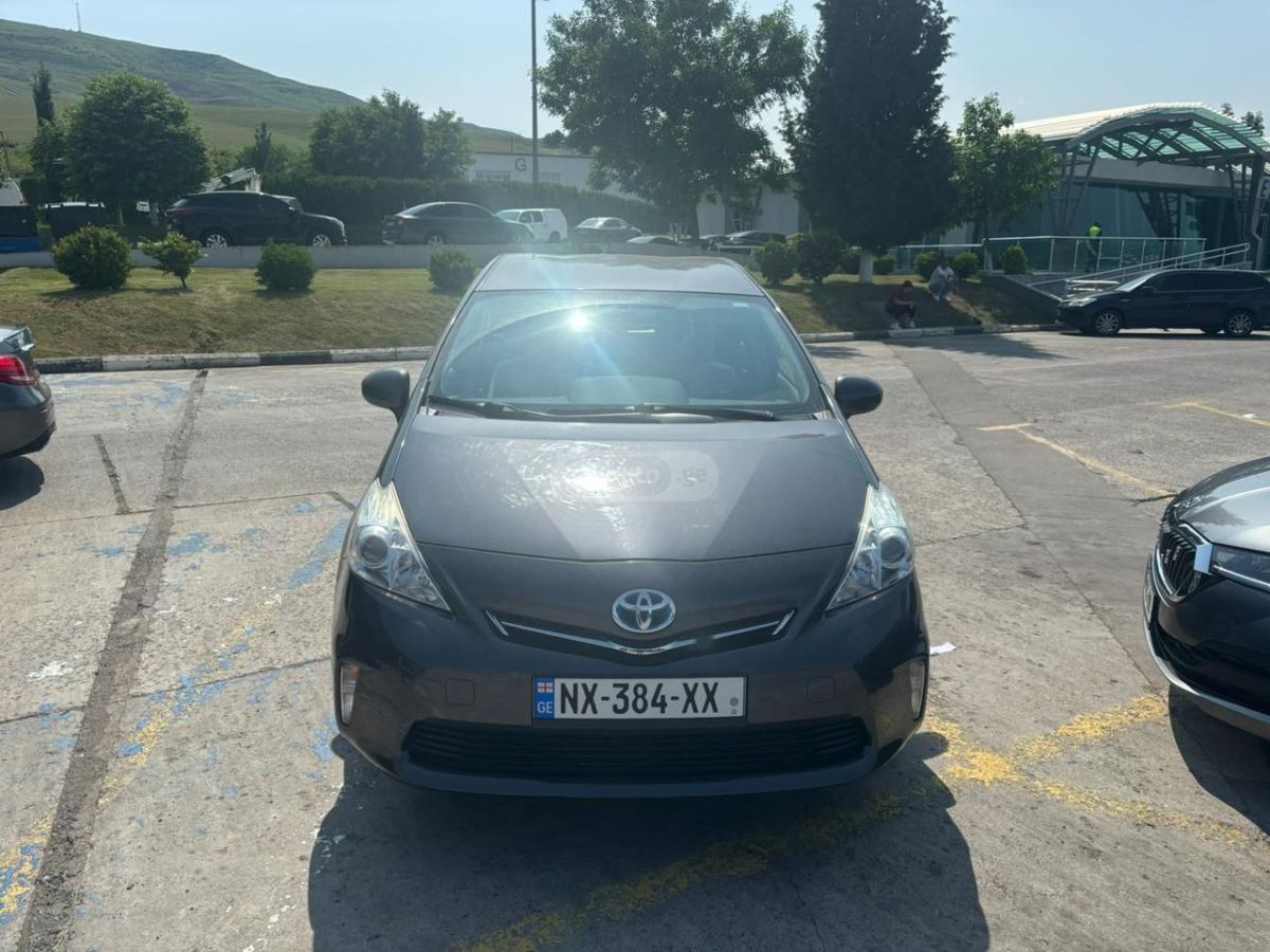 Toyota Prius V