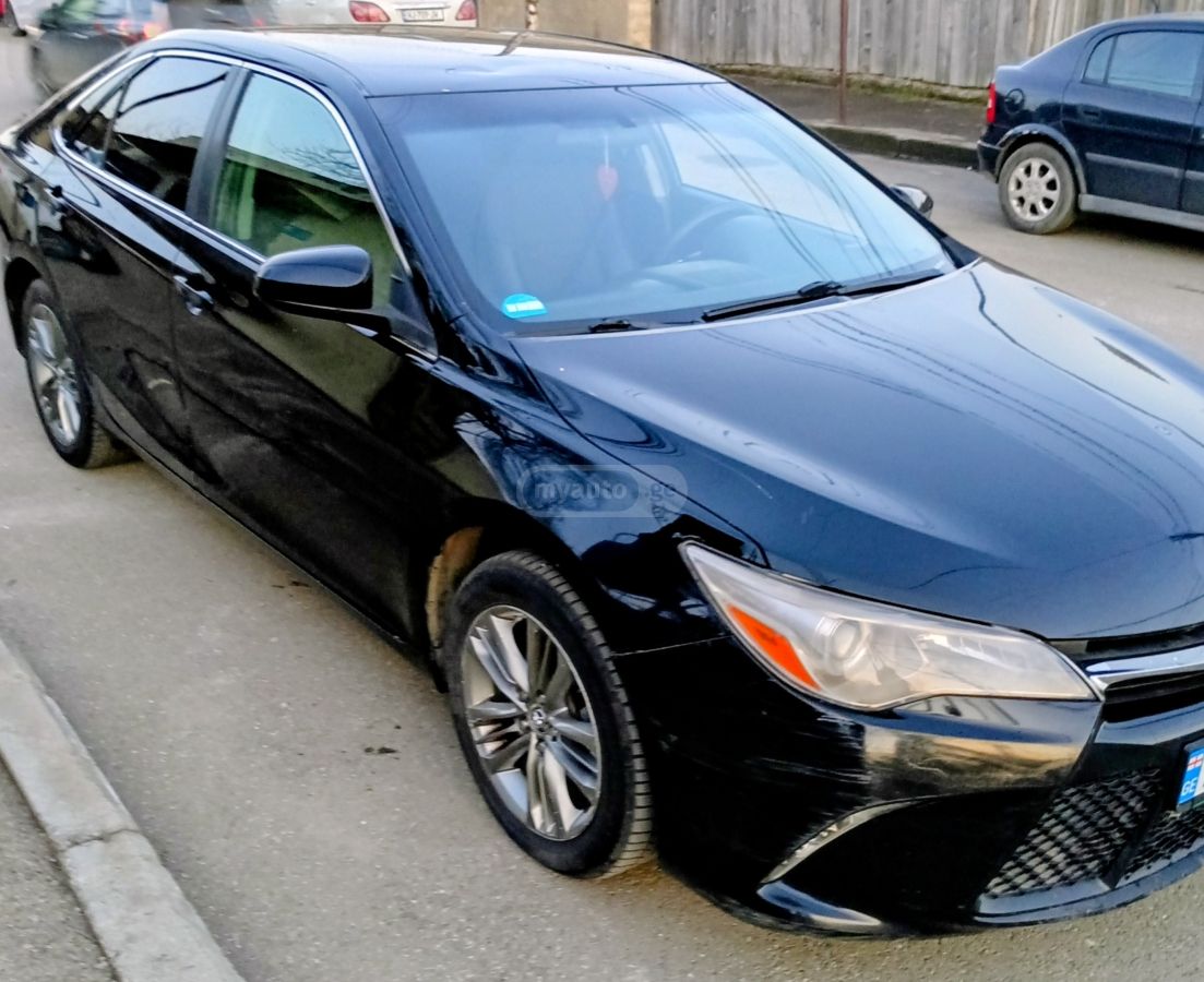 Toyota Camry 2016 — photo 2
