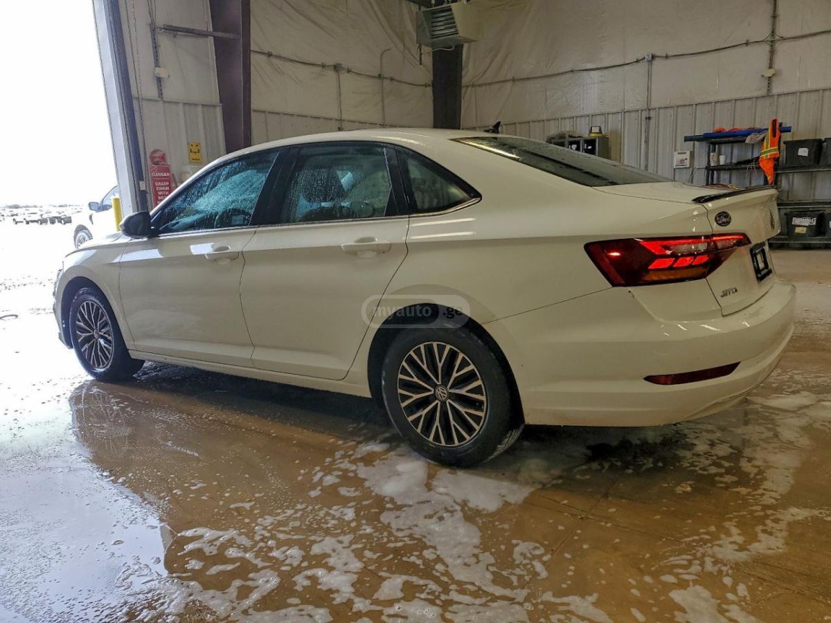 Volkswagen Jetta 2019 — photo 2