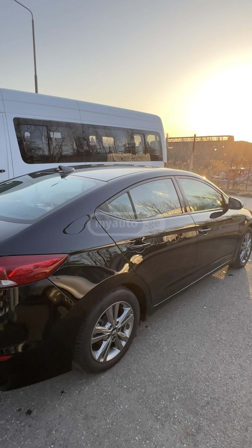 Hyundai Elantra 2017 — photo 2