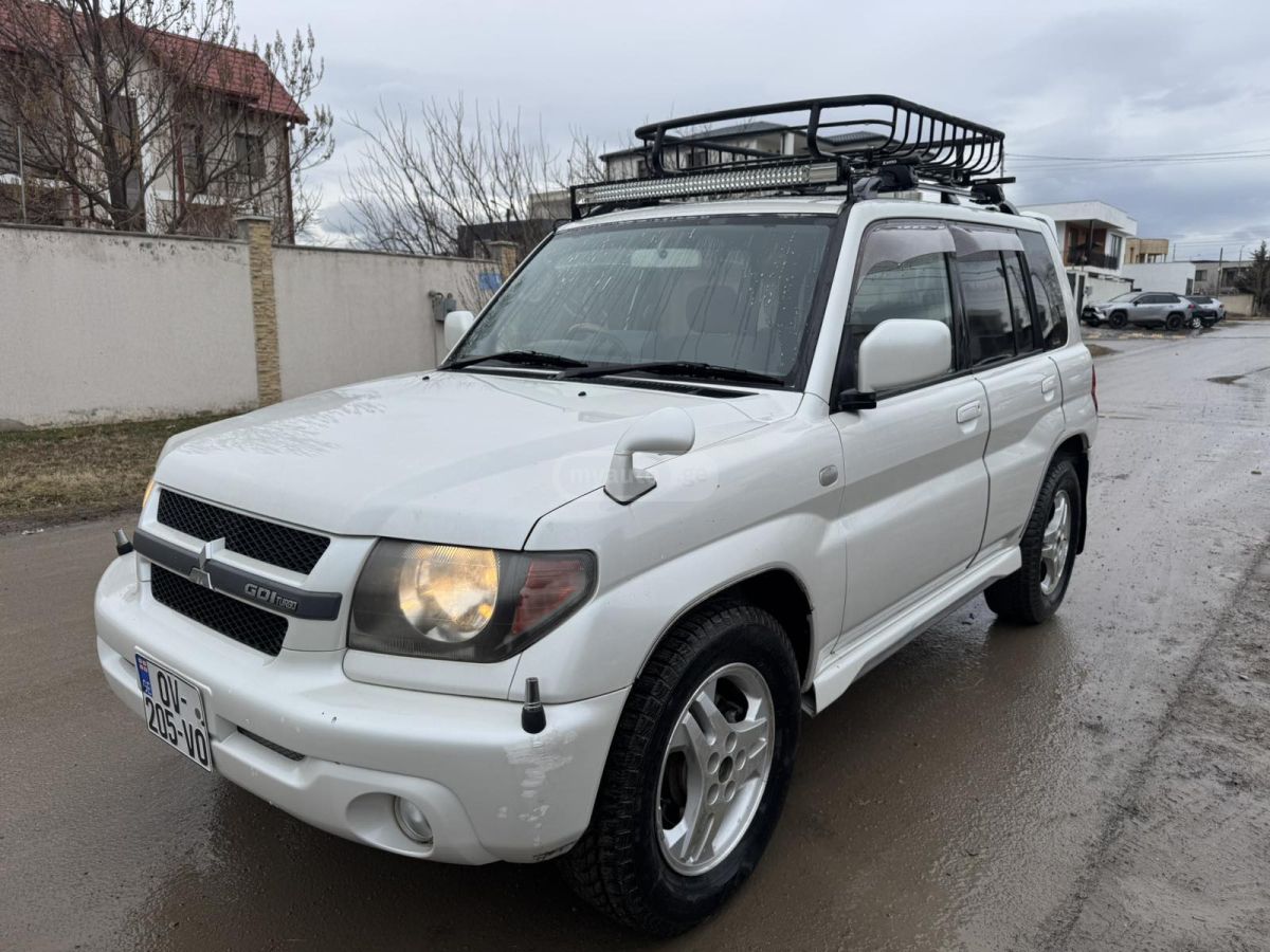 Mitsubishi Pajero IO 2004 — photo 2