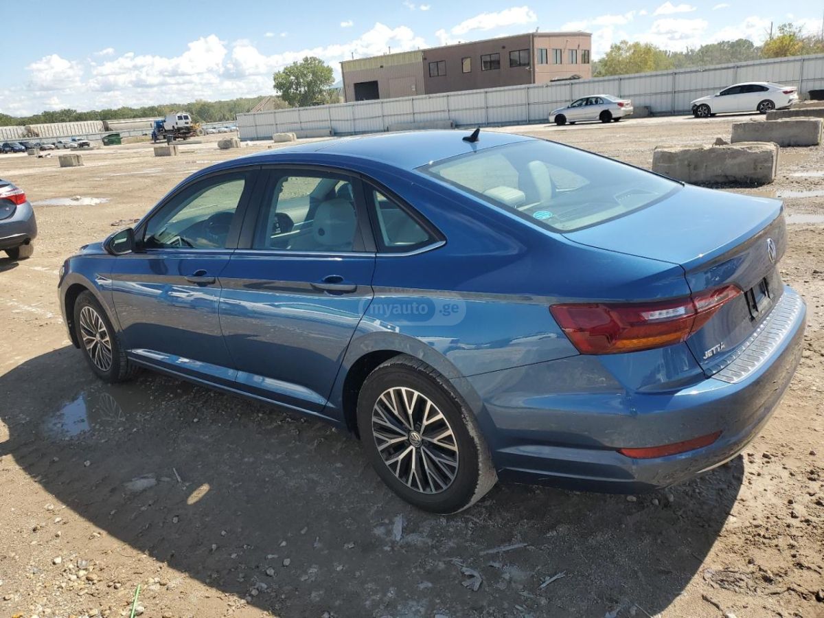 Volkswagen Jetta 2019 — photo 2