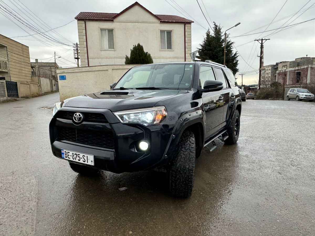 Toyota 4Runner 2017 — photo 2