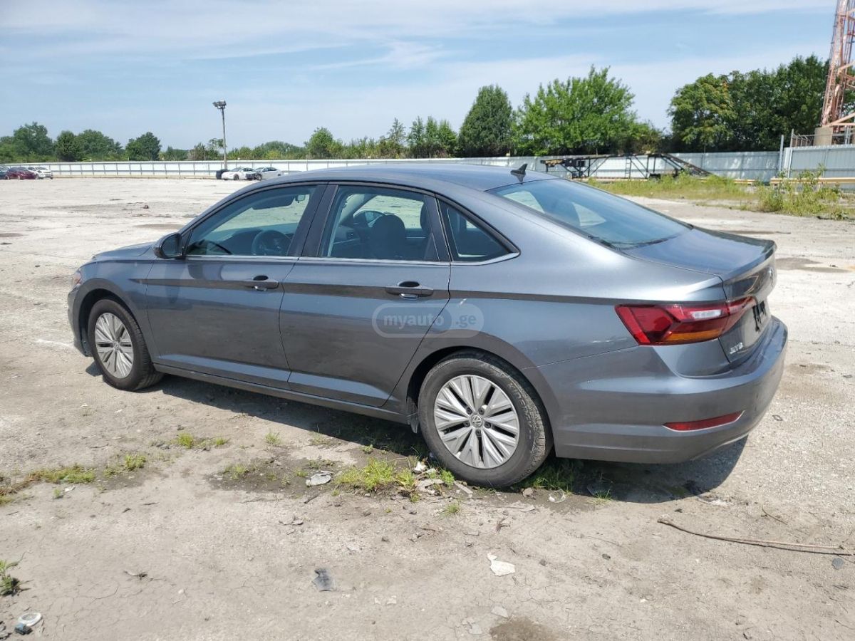 Volkswagen Jetta 2019 — photo 2