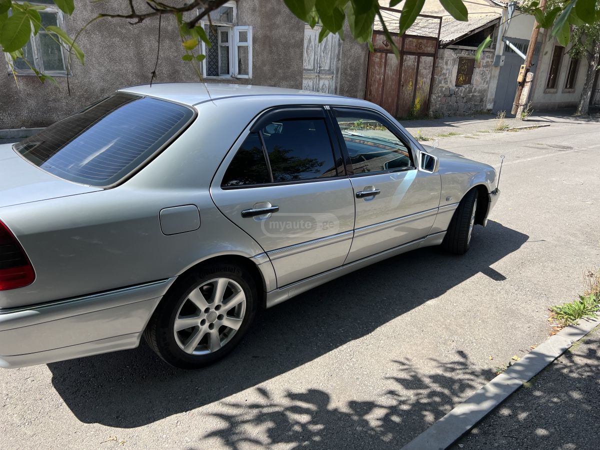 Mercedes-Benz C 240 2000 — photo 2