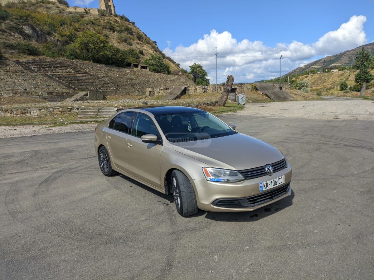 Volkswagen Jetta 2011 — photo 2