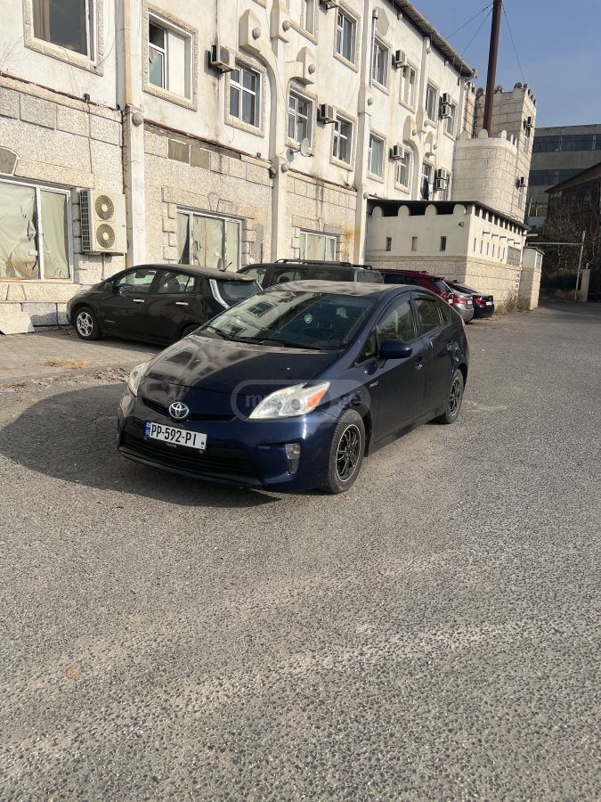 Toyota Prius 2013 — photo 2