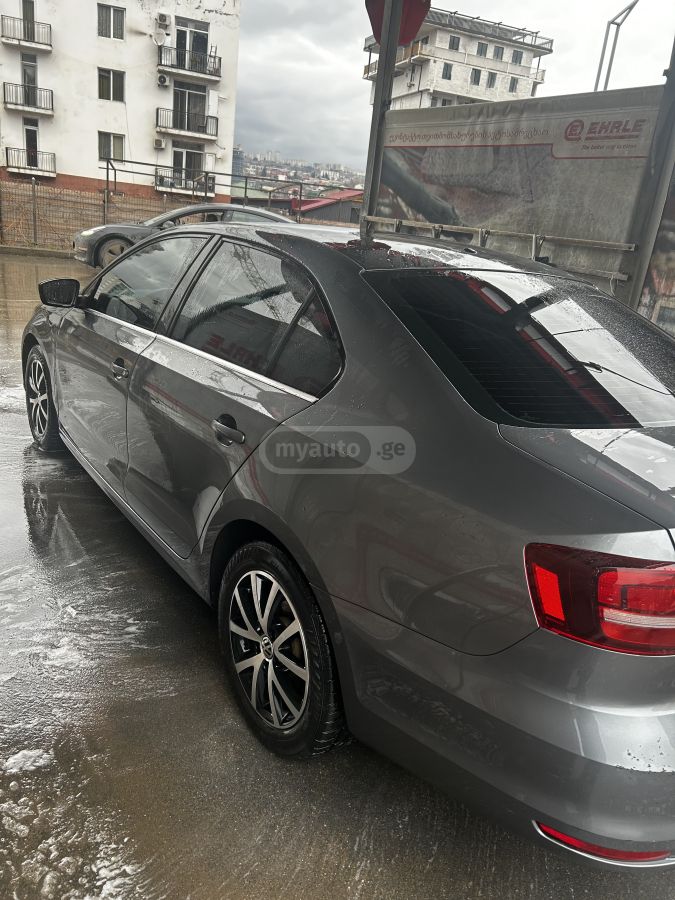 Volkswagen Jetta 2017 — photo 2